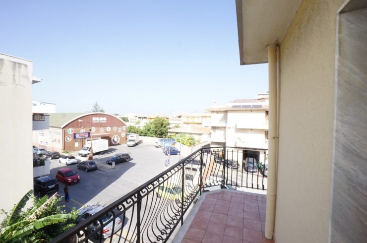 Venetico – 4 vani con ampi balconi